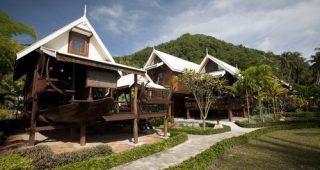 แบบบ้านรีสอร์ท The Nin Resort เรือนไทยประยุกต์ บนหาดโรแมนติกที่ขนอม