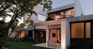 แบบบ้านสองชั้น หรูหราแบบ Modern Style เล่นลายด้วย Texture สวย ๆ