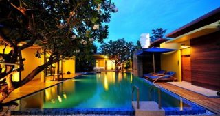 แบบบ้านรีสอร์ท Capstone Resort สีสันที่จัดจ้านโดดเด่นบนหาดเจ้าสำราญ จ.เพชรบุรี