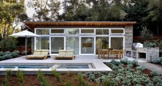 แบบบ้านชั้นเดียว บ้านสไตล์ Contemporary กลางสวนน้ำ