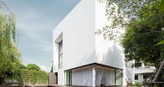 แบบบ้าน 3 ชั้น โมเดิร์นสไตล์ใจกลางมหานครกรุงเทพ