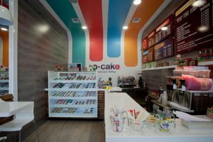 ตกแต่งร้านขายขนม ร้านเบเกอรี่สีสดใสในความทรงจำ