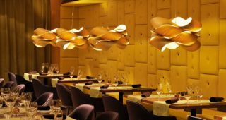 ตกแต่งร้านอาหาร เหลืองหรูๆ ร้านหรูในโทนอบอุ่น