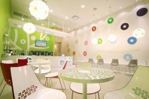 ตกแต่งร้านไอศครีม เอาใจวัยรุ่นด้วยสีสันสว่างสดใส