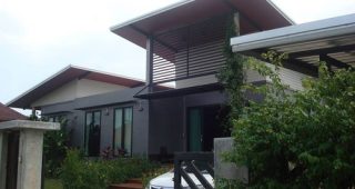 แบบบ้านสองชั้น โมเดิร์นสีเทาด้านในบรรยากาศแบบรีสอร์ท