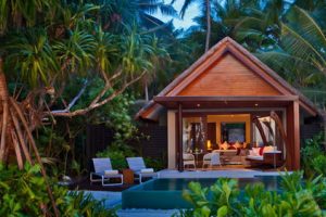 แบบตกแต่งรีสอร์ท พักผ่อนสองอารมณ์ป่าและทะเลในมัลดีฟส์