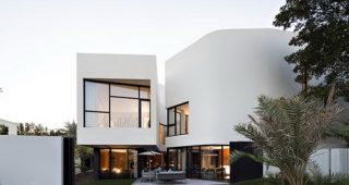 แบบบ้าน 2 ชั้น บ้านสไตล์โมเดิร์น เหลี่ยมมุมและความโค้งมนที่แปลกตา