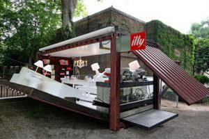 แบบตกแต่งร้านกาแฟ ดัดแปลงตู้คอนเทนเนอร์เก่ากลายเป็นร้านกาแฟพับเก็บได้