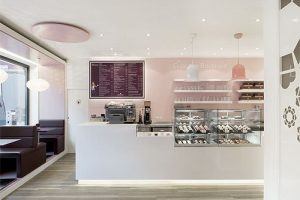 แบบตกแต่งร้านเบเกอรี่ หวานสวยด้วยสีชมพูและม่วงจาง