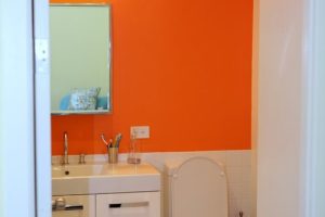 20 แบบตกแต่งห้องน้ำ สีสันสุดแจ่มจรัส