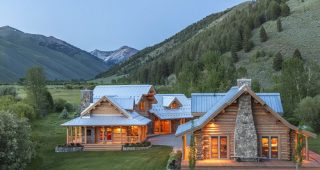 Log Home บ้านไม้ในหุบเขา Wood River Valley ใน Idaho