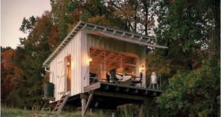 กระท่อมน้อยหลังเล็กพอเพียง บนเนินเขาใน West Virginia