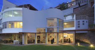 Casa Sousa บ้านอิงเนินเขาสีขาว วิวพานอราม่าจากฝีมือสถาปนิกชาวสเปน