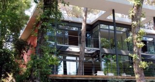บ้านสไตล์ Modern ในป่าสดสวย ร่มรื่น ปลอดโปร่ง