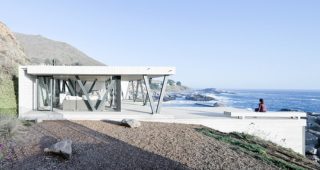 Rambla House บ้านพักตากอากาศชายทะเลสีขาว จากประเทศชิลี