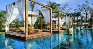รวม 20 แบบ Outdoor Canopy Bed เตียงนอนอาบแดดกลางแจ้ง สวยโรแมนติกสุดฟิน!