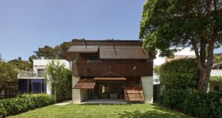 Pittwater House บ้านริมหาด ผนังไม้เปิดปิดได้ตามต้องการ