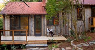 Ross Cabin บ้านชั้นเดียวสไตล์ชนบท บรรยากาศแสนสดชื่น