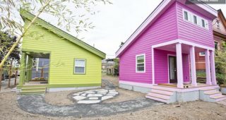 บ้านชั้นครึ่งสีสันสุดเปรี้ยวจากโอเรกอน