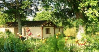 บ้านชั้นเดียวในสวนดอกไม้ สวยชวนฝันสไตล์ฝรั่งเศส