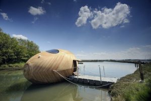 The Exbury Egg บ้านลอยน้ำทรงไข่