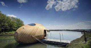 The Exbury Egg บ้านลอยน้ำทรงไข่