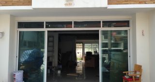รีโนเวททาวน์โฮม 3 ชั้น ให้เป็น ทาวน์โฮม กึ่งคอนโด
