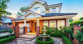 บ้านสองชั้นสไตล์โมเดิร์นคันทรี่ แต่งอิฐสวย