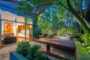 บ้านสามชั้นกับสวนบนหลังคาสุดชิล