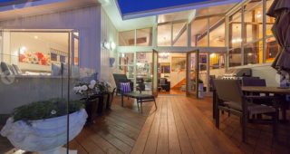 Sea Glass House บ้านแต่งกระจกริมทะเลจากนิวซีแลนด์