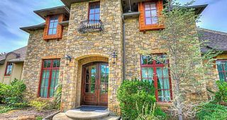 บ้านแต่งหินสไตล์ Tuscan สวยสดชื่น