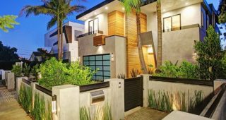 บ้านโมเดิร์นทรอปิคอล แต่งไม้และปูนเปลือย