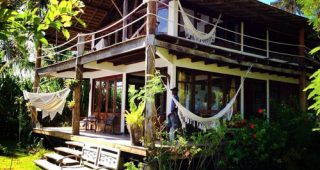 บ้านไม้โปร่งๆ ริมหาดจากบราซิล