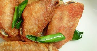 เมนูเด็ด ปีกไก่ทอดเกลือ กรอบนอกนุ่มใน มาดูวิธีทำกัน!
