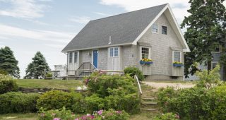 Beach Cottage กลางทุ่งริมทะเล