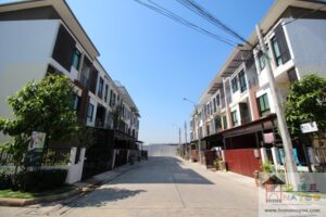 รีวิว ทาวน์โฮม ซิกเนเจอร์ เอกชัย 64/5 Six Nature Ekkachai 64/5