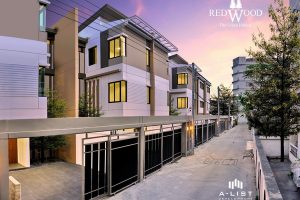 ทาวน์โฮม เรดวูด ดิ เออร์เบิ้น ฮาบิแทด Redwood The Urban Habitat