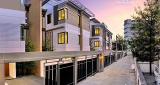 ทาวน์โฮม เรดวูด ดิ เออร์เบิ้น ฮาบิแทด Redwood The Urban Habitat