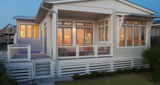 Mcdonald Residence บ้านขาวสวยหรู ภายในโปร่งสว่าง