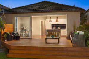 บ้านกะทัดรัดแต่งเก๋ มี Deck ไม้หลังบ้านราคา 1.70 ล้าน