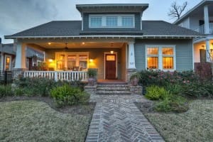 บ้านสไตล์ Craftsman Bungalow แต่งหรูอลังการ