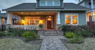 บ้านสไตล์ Craftsman Bungalow แต่งหรูอลังการ