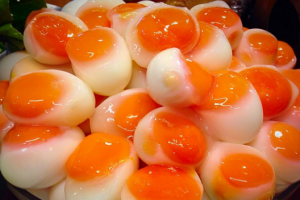 วิธีต้มไข่แดงทะลุไข่ขาว น่ากินมาก ขอบอก!!