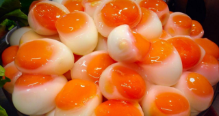 วิธีต้มไข่แดงทะลุไข่ขาว น่ากินมาก ขอบอก!!
