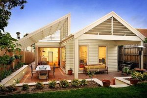 Alphington House บ้านสีครีมเก๋ที่ไอเดียต่อเติมโครงหลังคาโปร่งหลังบ้าน