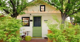 The Arrow House กระท่อมท้ายสวน ซ่อนสายตาจากโลกภายนอก