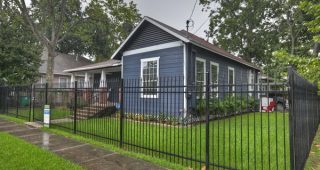 Craftsman Bungalow สีฟ้าอมเทาสวยขรึม