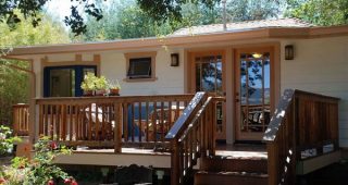 Penngrove Gardens Cottage คอทเทจไม้กับ Deck กว้างสุดร่มรื่นในแคลิฟอร์เนีย