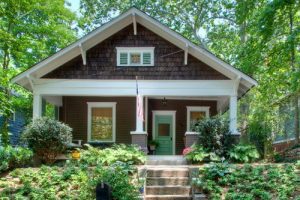 Atlanta Bungalow บังกะโลแต่งไม้ชิงเกิ้ลในป่าร่มรื่น