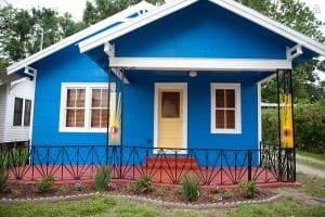 Blue Moon Bungalow บังกะโลสีน้ำเงินสว่างเจิดจ้า โดดเด่นเตะตากว่าใคร